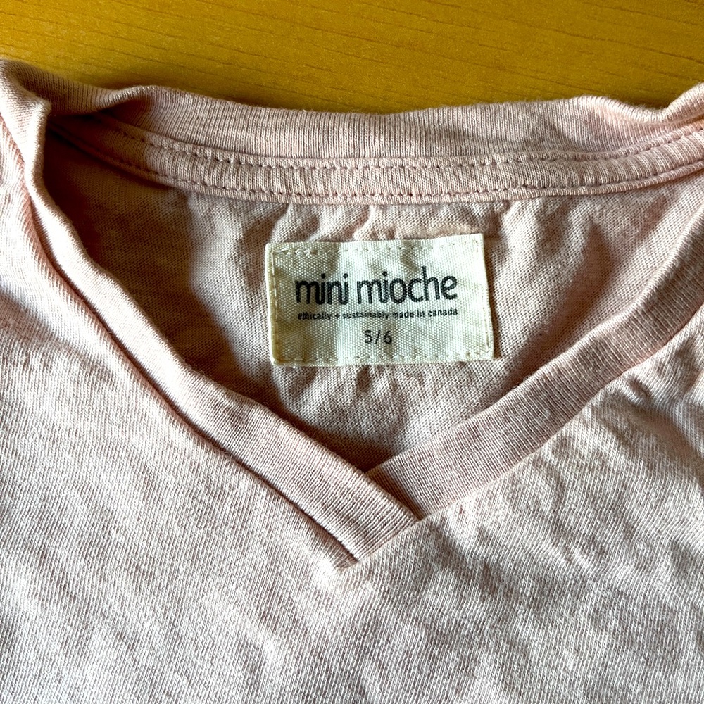 Mini mioche v-neck t-shirt size 5/6.